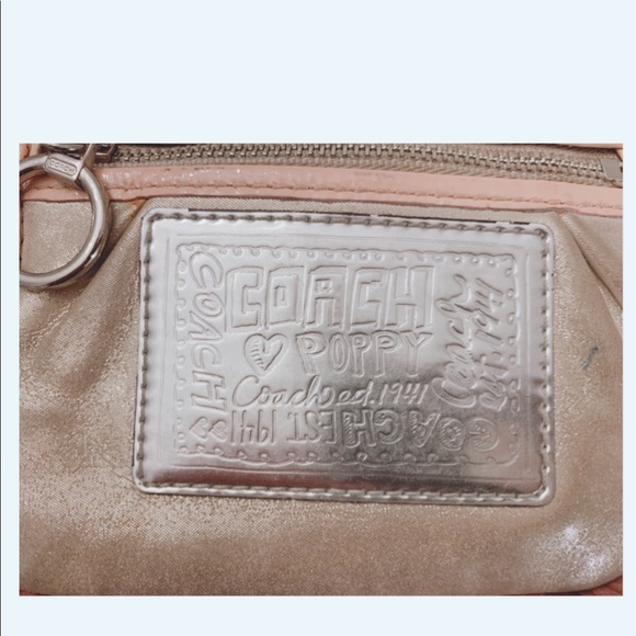 RARE Coach Poppy shimmery wristlet - Picture 3 of 15